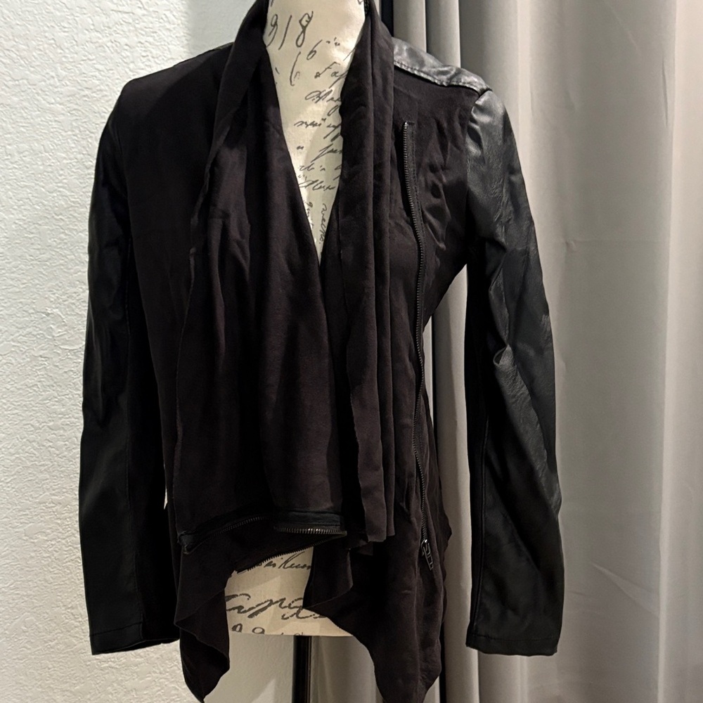 Chic Black Leather Women's Jacket